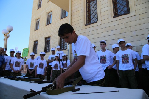 В Дербенте состоялась военно-спортивная игра "Зарница"