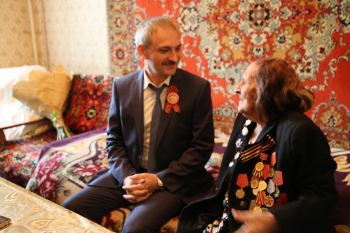 Энрик Муслимов посетил участницу Великой Отечественной войны Соню Мурадян