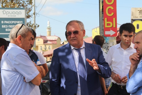 Глава города принял участие в рейде по постановке на налоговый учет