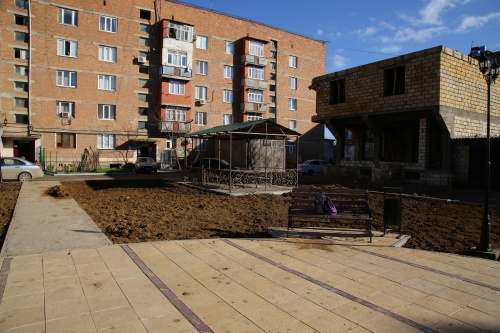 Малик Баглиев проинспектировал улицы и дворы города 