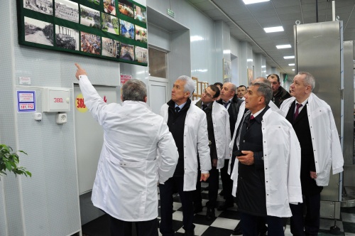 Врио Главы Дагестана и Президент Татарстана побывали на пищевых и перерабатывающих предприятиях Дербента