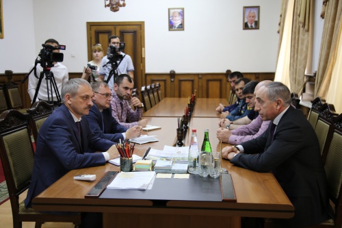 Глава города провел встречу с начальником Главного управления МЧС России по РД