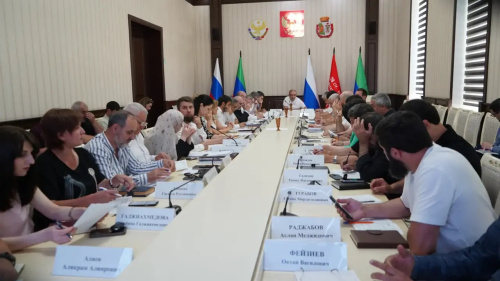 Сегодня состоялось очередное аппаратное совещание под руководством главы города Дербента Ханлара Пашабекова.