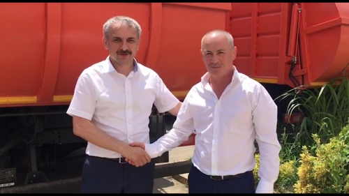 Набиюла Карачаев и Энрик Муслимов проверили новую спецтехнику по сбору мусора