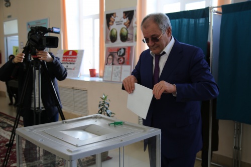 Глава города Малик Баглиев проголосовал на выборах Президента Российской Федерации