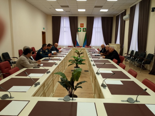 На совещании обсудили вопрос подготовки городского пляжа «Бриз»  к купальному сезону 2026 года