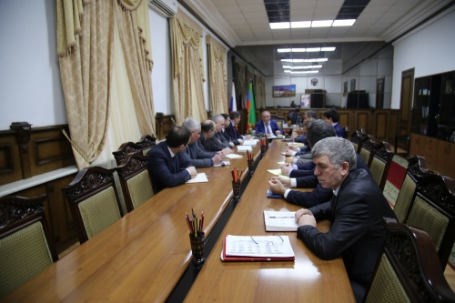 Малик Баглиев призвал усилить работу по сбору налогов в бюджет города