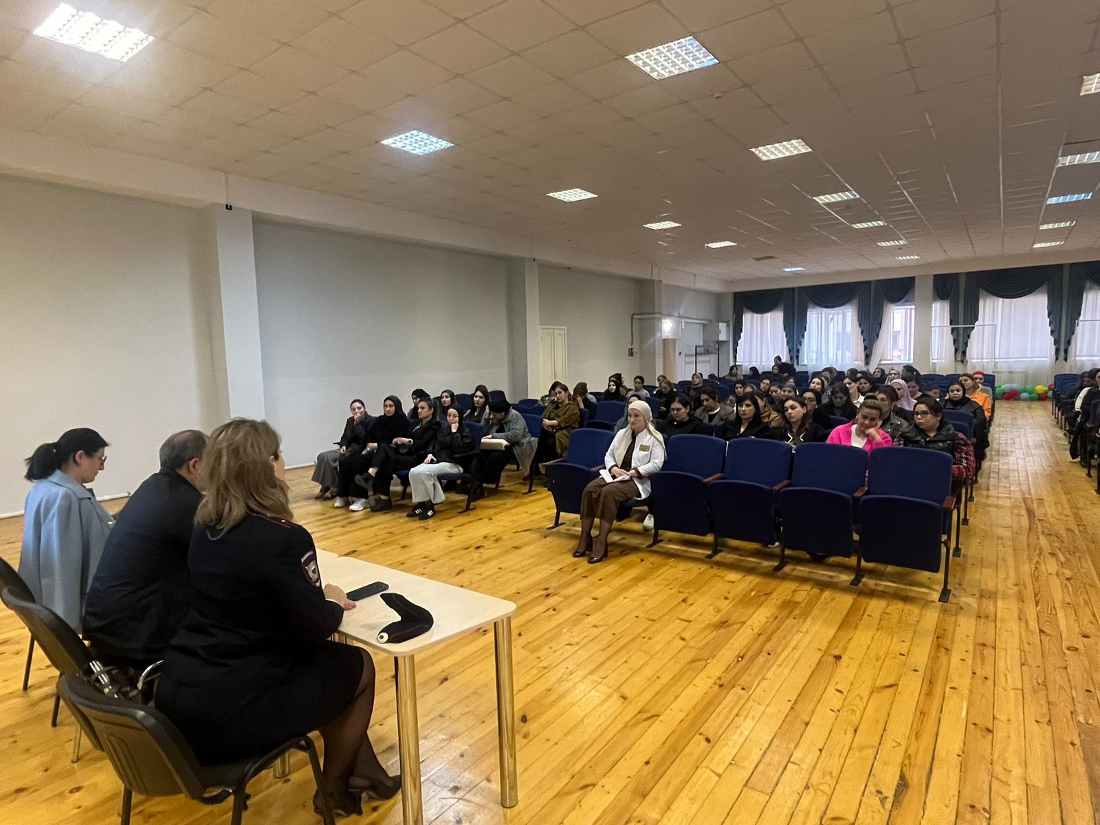 В Дербенте состоялось общешкольное родительское собрание, ключевой темой которого стала безопасность и здоровье детей