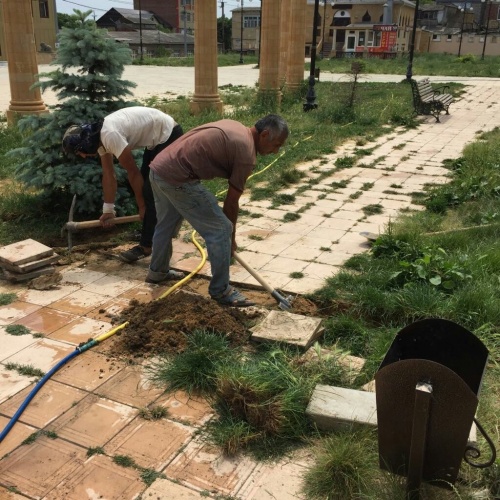 По поручению главы города Энрика Муслимова проводятся ремонтные работы в парке Боевой славы