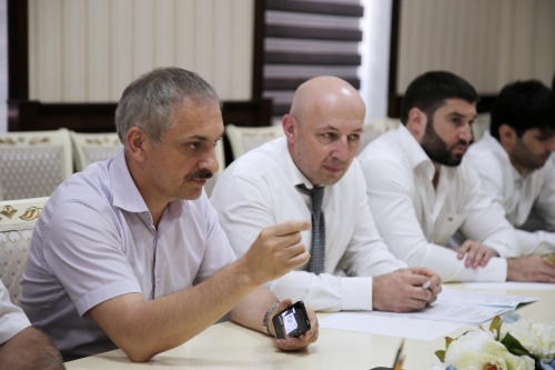 В Дербенте прошло совещание по вопросам расселения из аварийного и ветхого жилья
