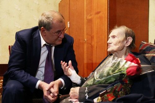 Глава г.Дербента поздравил ветерана ВОВ со 100-летием