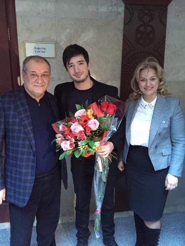 Малик Баглиев встретил победителя проекта «Голос» Селима Алахярова в аэропорту Махачкалы 