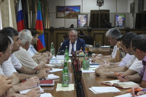 Малик Баглиев провел аппаратное совещание