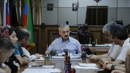 Энрик Муслимов провел совещание по вопросам санитарного состояния улиц города.