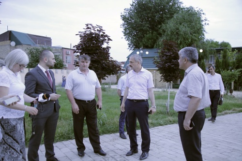 Энрик Муслимов проверил результат проделанной работы в парке Боевой славы