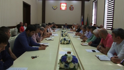 Энрик Муслимов провел совещание с руководителями управляющих компаний и ТСЖ