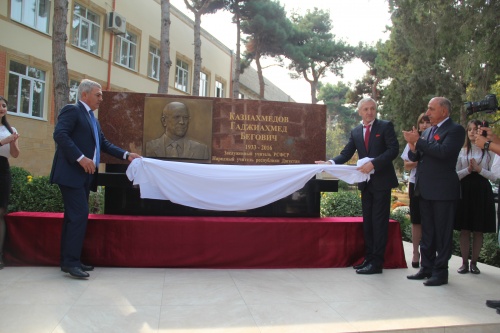 В Дербенте увековечили память народного учителя Дагестана Гаджиахмеда Казиахмедова