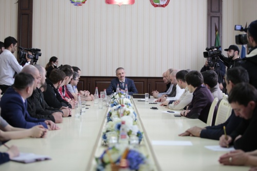 Энрик Муслимов встретился с именитыми спортсменами