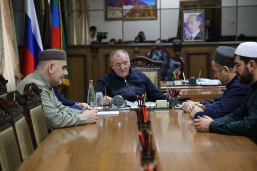 Глава города Малик Баглиев с представителями Муфтията Республики Дагестан