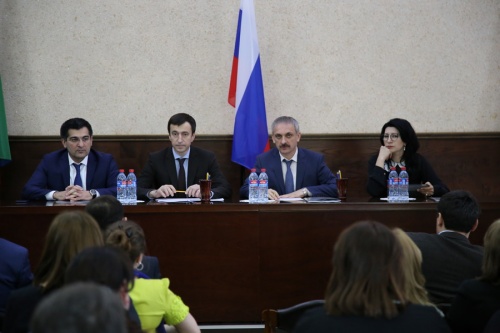 В Дербенте прошло совещание по вопросам реализации проекта «Безналичный мир»