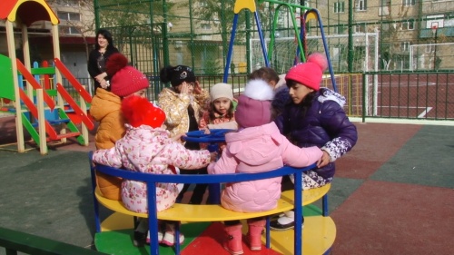 Малик Баглиев поздравил жильцов дома с обновлённым двором