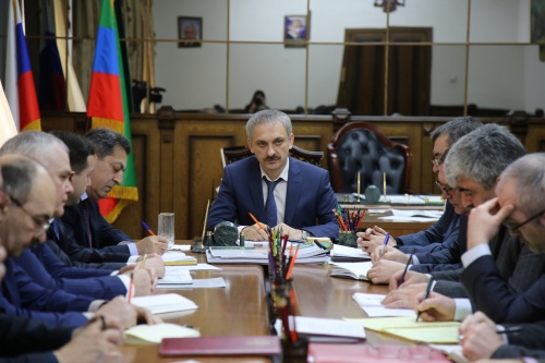  В Дербенте врио главы города Энрик Муслимов провел рабочее совещание