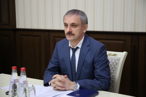 Энрик Муслимов провел первое аппаратное совещание в новом статусе