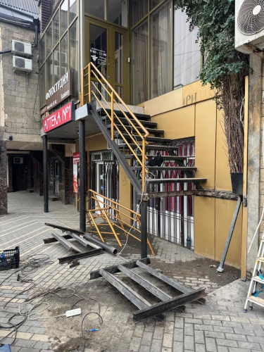 В Дербенте продолжается работа по сносу незаконных конструкций на муниципальной территории. 